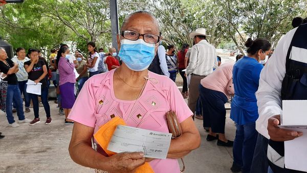 Entregan Gobierno del Estado y DIF Tamaulipas estímulos ’Te Queremos Bien’ a familias de comunidades rurales afectadas por pandemia del COVID-19.
