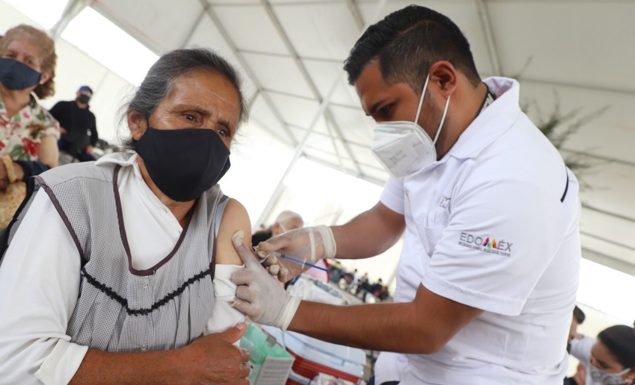 Concluye #vacunación a adultos mayores #rezagados de Ecatepec; #acuden más de 4 mil personas 
