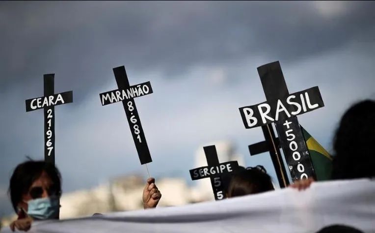 Brasil es el segundo país en superar los 500 mil muertos por COVID-19
