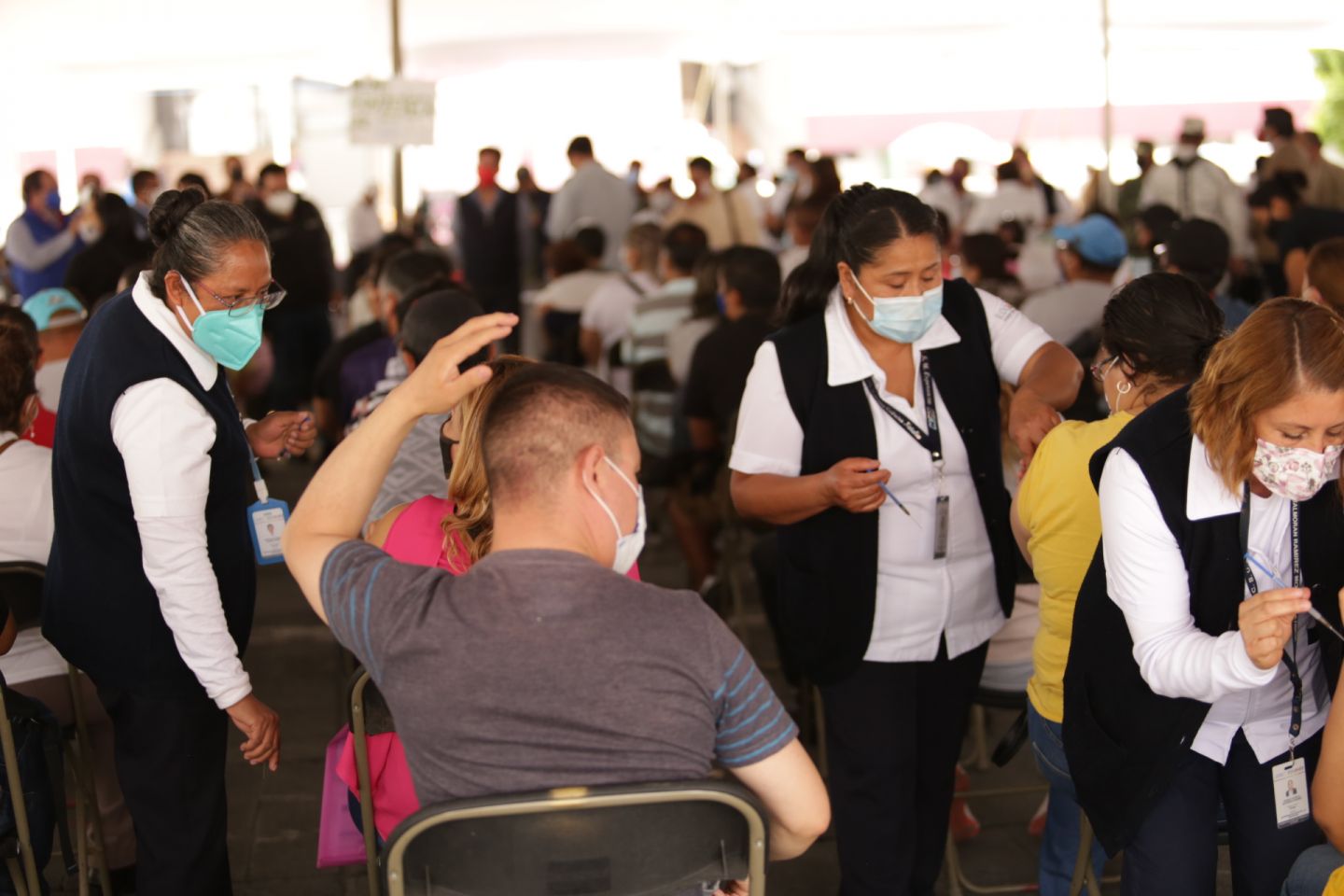 El municipio de Nezahualcóyotl en el Estado de México comenzó a vacunar contra Covid-19 a las personas de 40 a 49 años de edad y mujeres embarazadas hoy martes 22 de junio