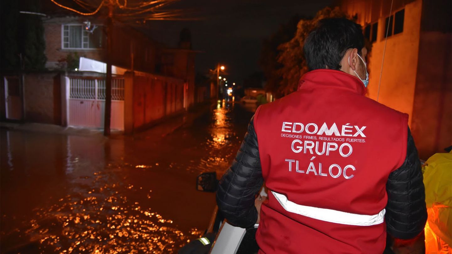 Moviliza #apoyo gobierno del edomex en el #Valle de México tras lluvia que se #precipitó en la zona 