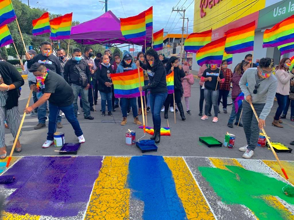 Valle de Chalco promueve el respeto a la diversidad sexual y el derecho a la identidad con pinta de pasos peatonales
