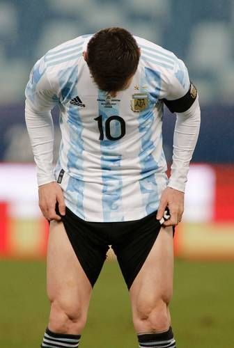 Messi, libre y sus piernas al mejor postor