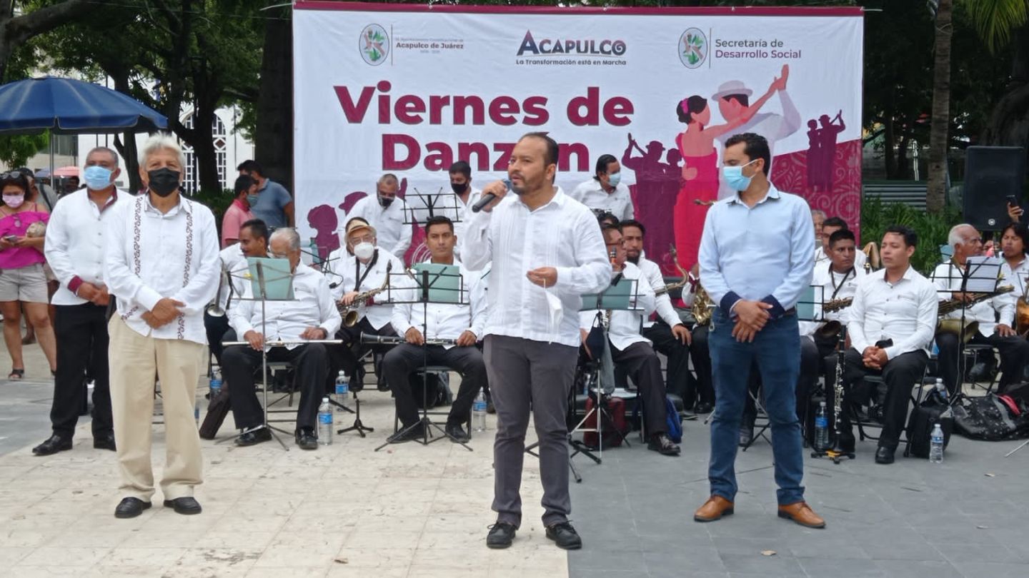 Reactiva la Sedesol Acapulco el programa ’Viernes de Danzón’, en el zócalo porteño 