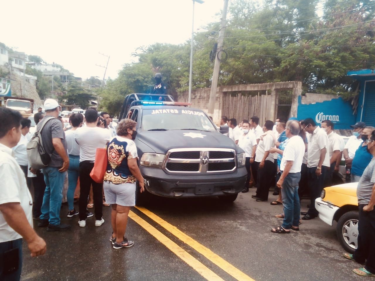 Taxistas desbloquean la carretera federal pero amenazan con regresar si la SCT incumple el lunes