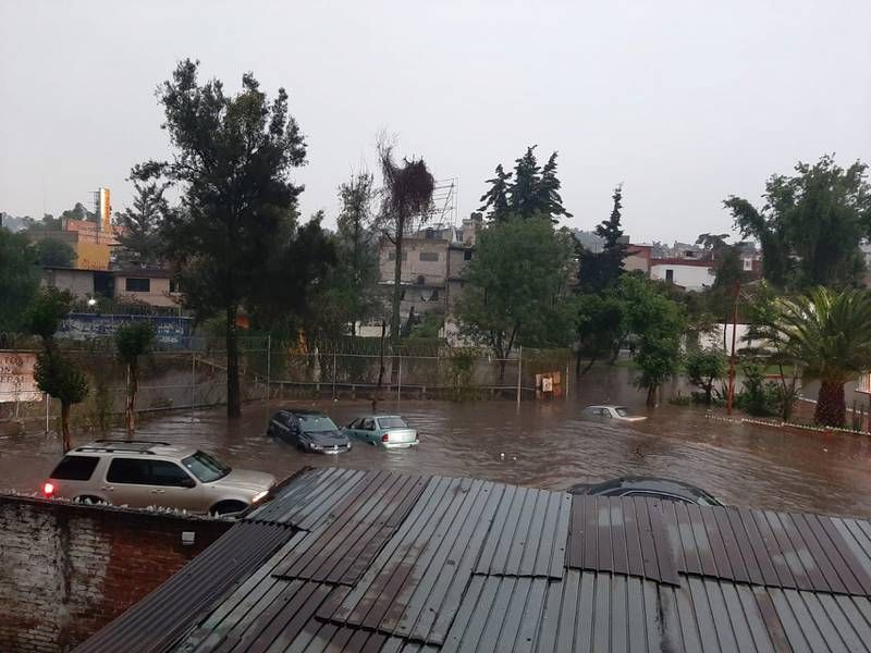Traslada salud Edoméx  pacientes del hospital general de Atizapán de Zaragoza, que resultó afectado por las lluvias 
 