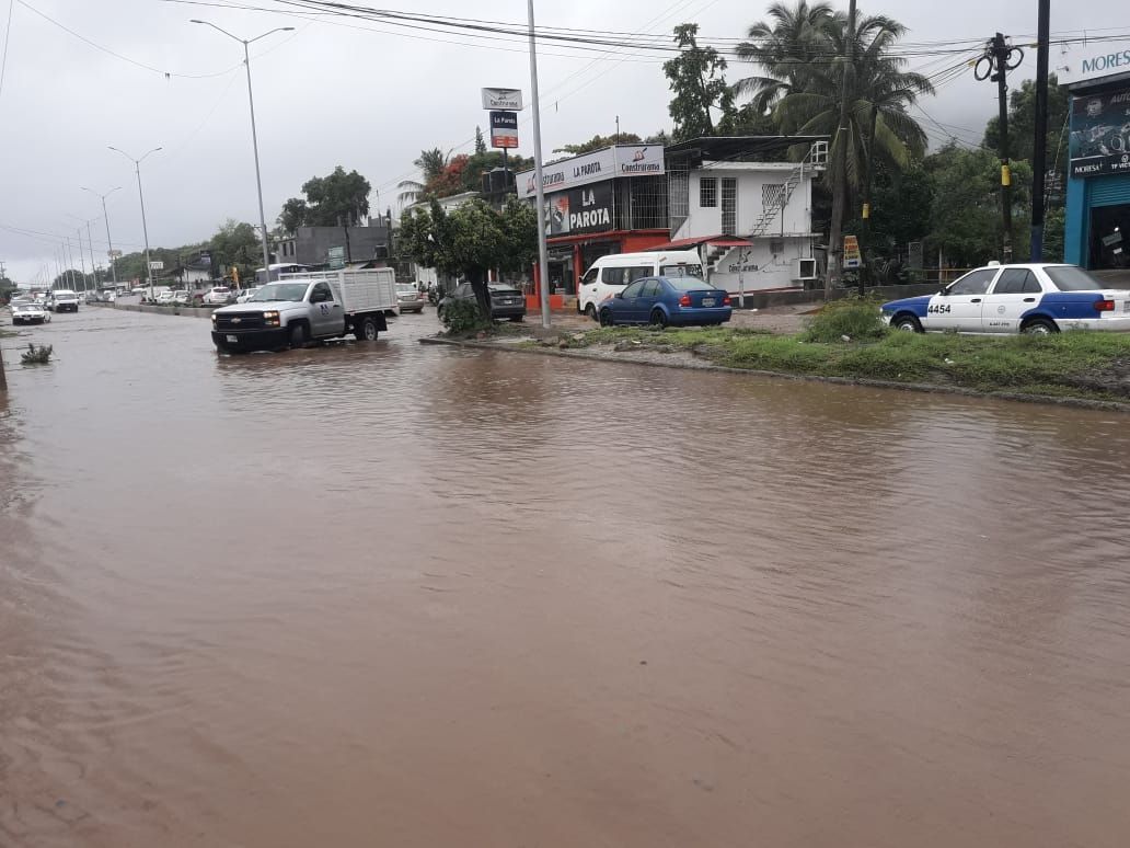 Reportan inundaciones en la carretera Cayaco-Puerto Marqués