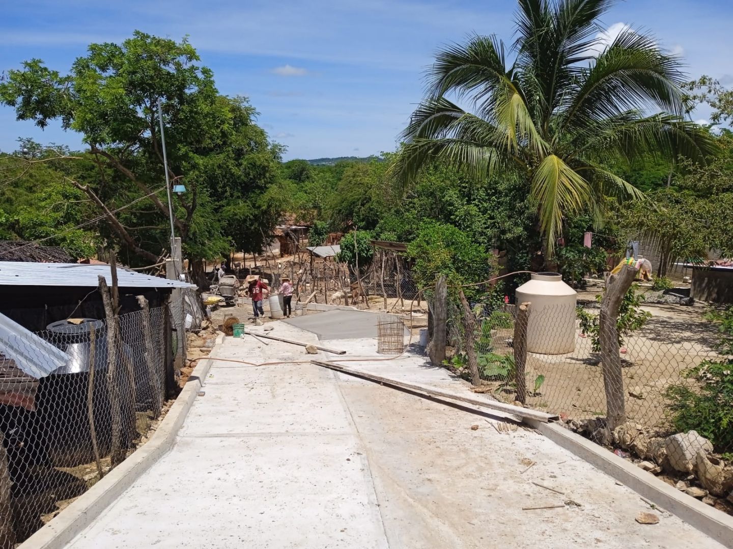 Continúa el gobierno de Tomás Hernández, el trabajo de pavimentación del libramiento en la comunidad de San Miguel
