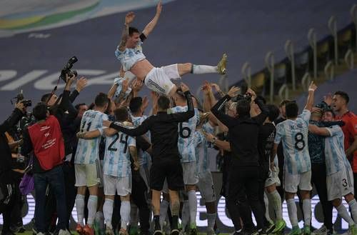 Exorciza Messi demonios propios y ajenos: logra primer título con Argentina

