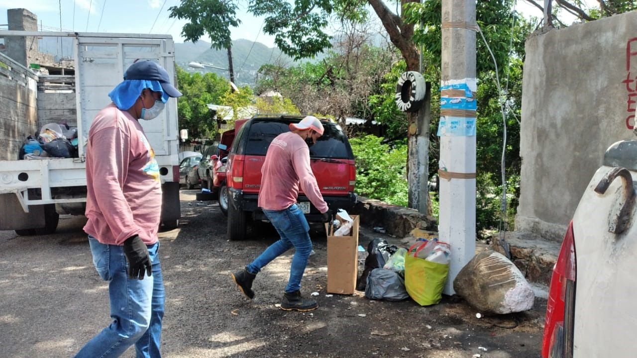 Intensifican trabajos de limpieza y recolección de basura en Acapulco

