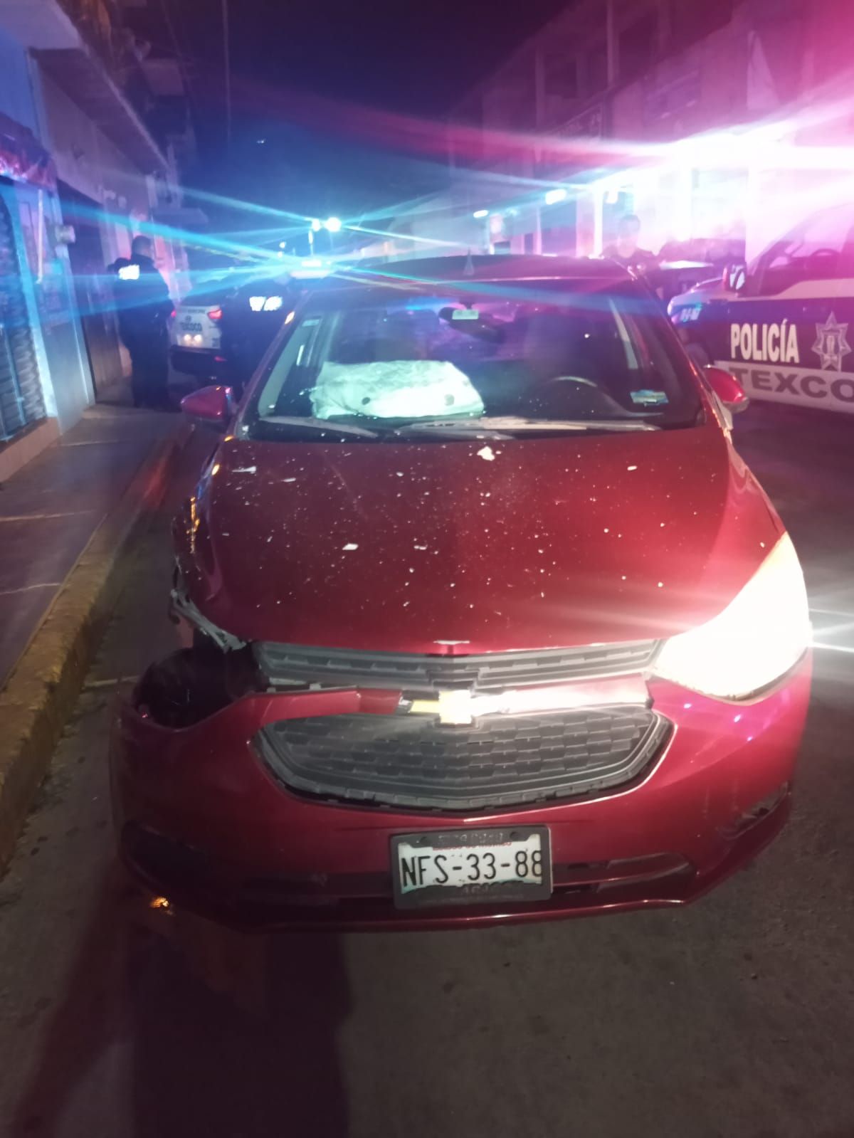 POLICÍAS DE TEXCOCO ASEGURARON A TRES SUJETOS POR ROBO CON VIOLENCIA DE AUTO 