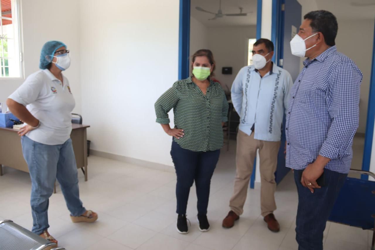 Mejorar servicios en el centro de salud de Las Vigas, resuelve Tomás Hernández Palma y la sub-secretaria de salud en el estado Guadalupe Félix Alfaro
