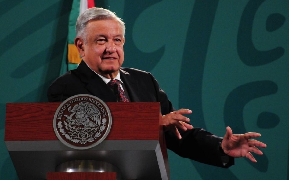 Tercera ola de COVID no debe impedir regreso a clases presenciales, dice López Obrador