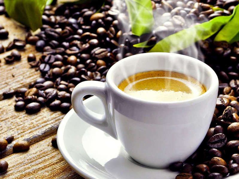 ¿Tomar una taza de café al día reduce el riesgo de contraer covid?