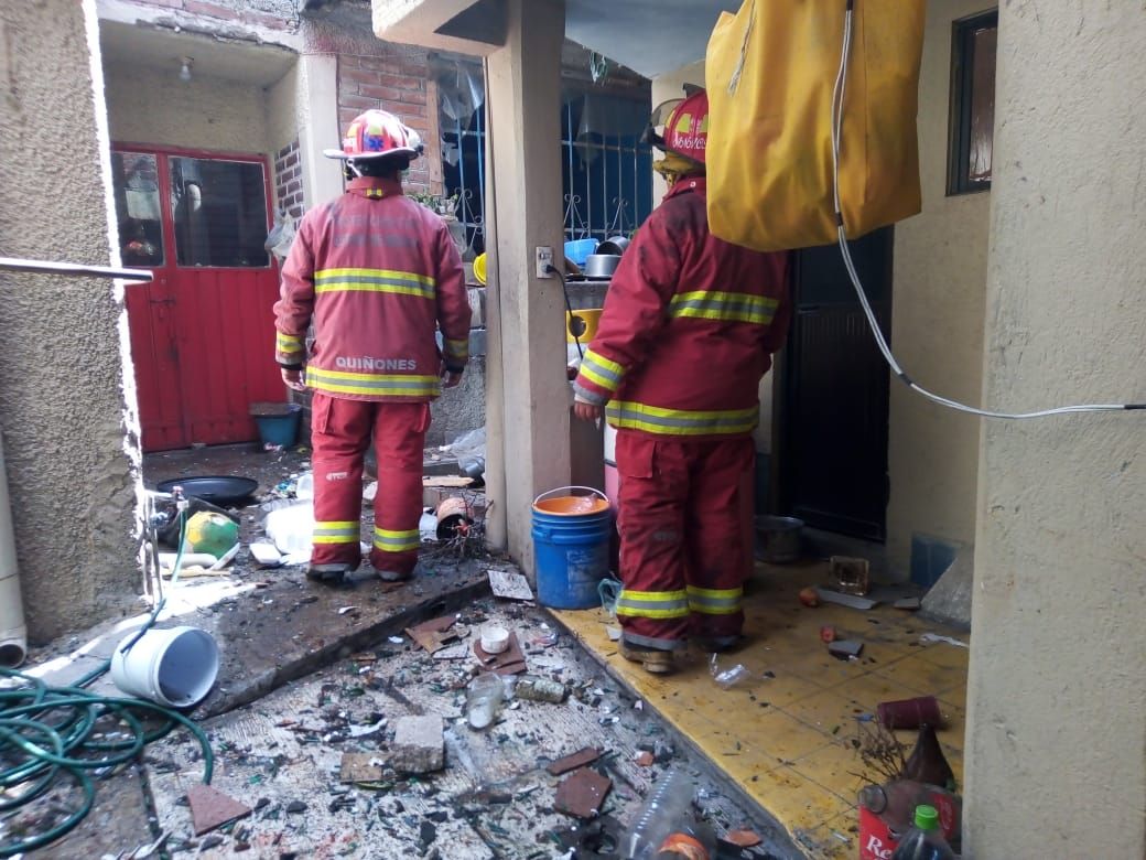 Reportan una persona lesionada tras explosión al interior de un domicilio en Tultepec