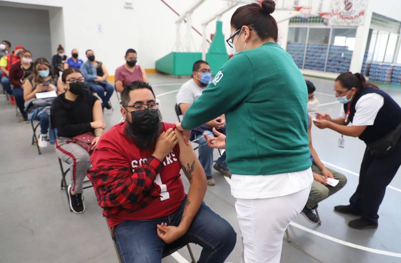 Ecatepec aplica vacuna contra Covid-19 a más de 29 mil treintañeros en un día