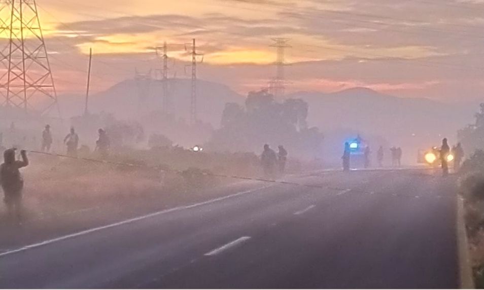 Se registra fuga de Gas en la carretera México Pirámides a la altura de Acolman, las autoridades investigaran, si es una toma clandestina. 