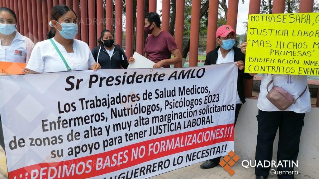 Protesta personal del hospital Covid en Chilapa en visita del Presidente 