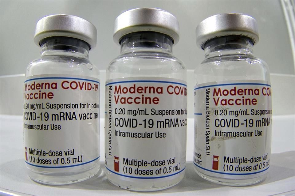 Se aprobará pronto vacuna Moderna en México.-Ebrard

