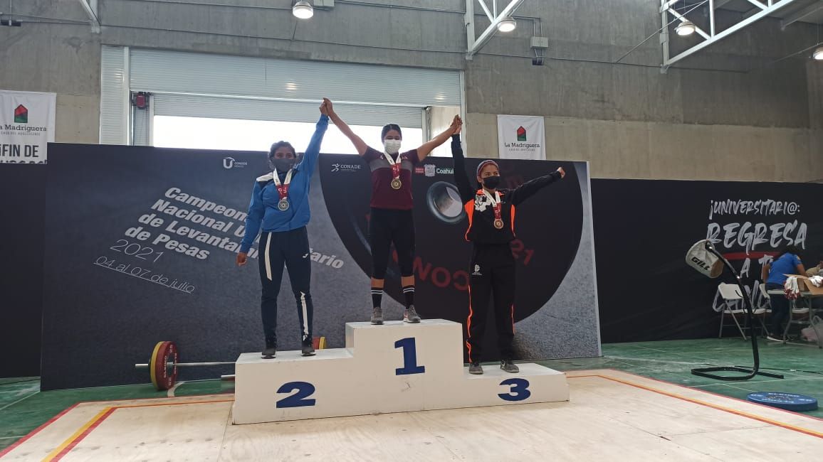 
Chimalhuacanas ganan medallas de plata en Campeonato Nacional Universitario de levantamiento de pesas
