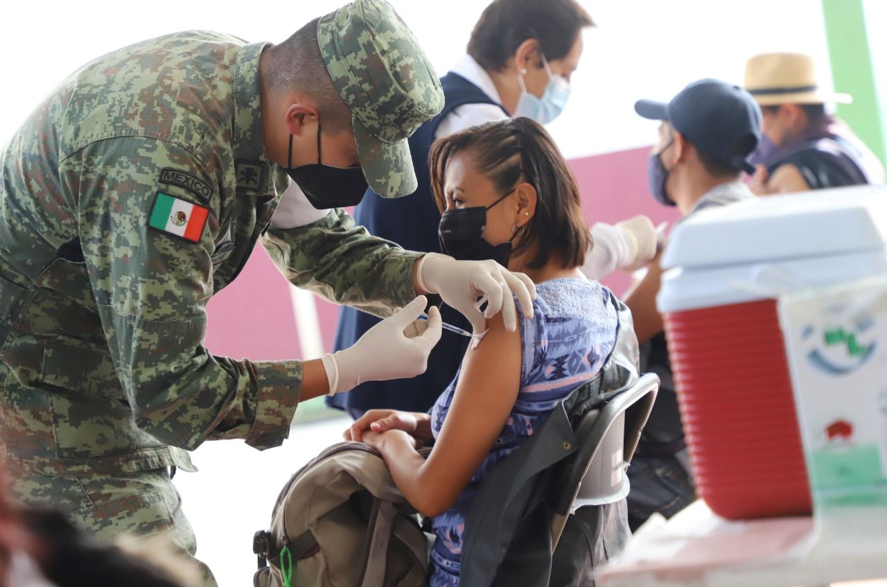 Ecatepec vacuna contra Covid-19 a 113 mil treintañeros, adultos mayores y embarazadas