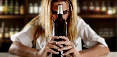 Tomar alcohol puede provocar cáncer incluso a bebedores moderados, revela un estudio