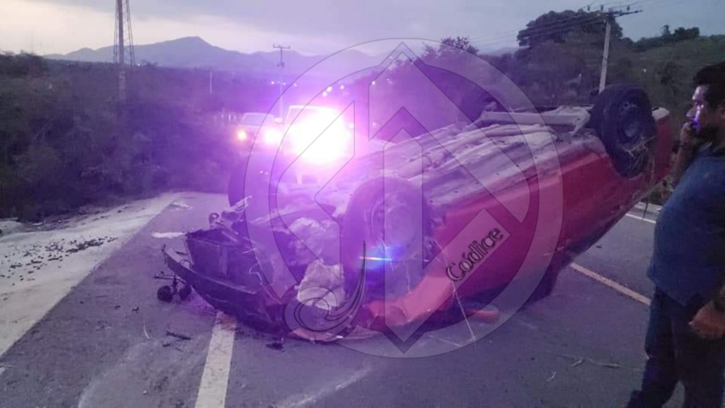 Se registra accidente vehicular en el municipio de Coyuca de Benítez 
