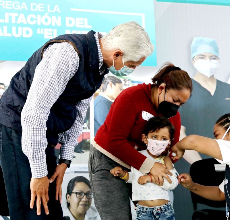 Alfredo del Mazo llama a la sociedad mexiquense a acudir a vacunarse y prevenir contagios de COVID-19