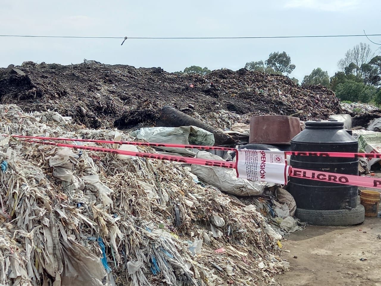 #Protección Civil de Chicoloapan #suspende actividades de un tiradero de basura: el cual operaba en forma #clandestina en esta región #mexiquense 