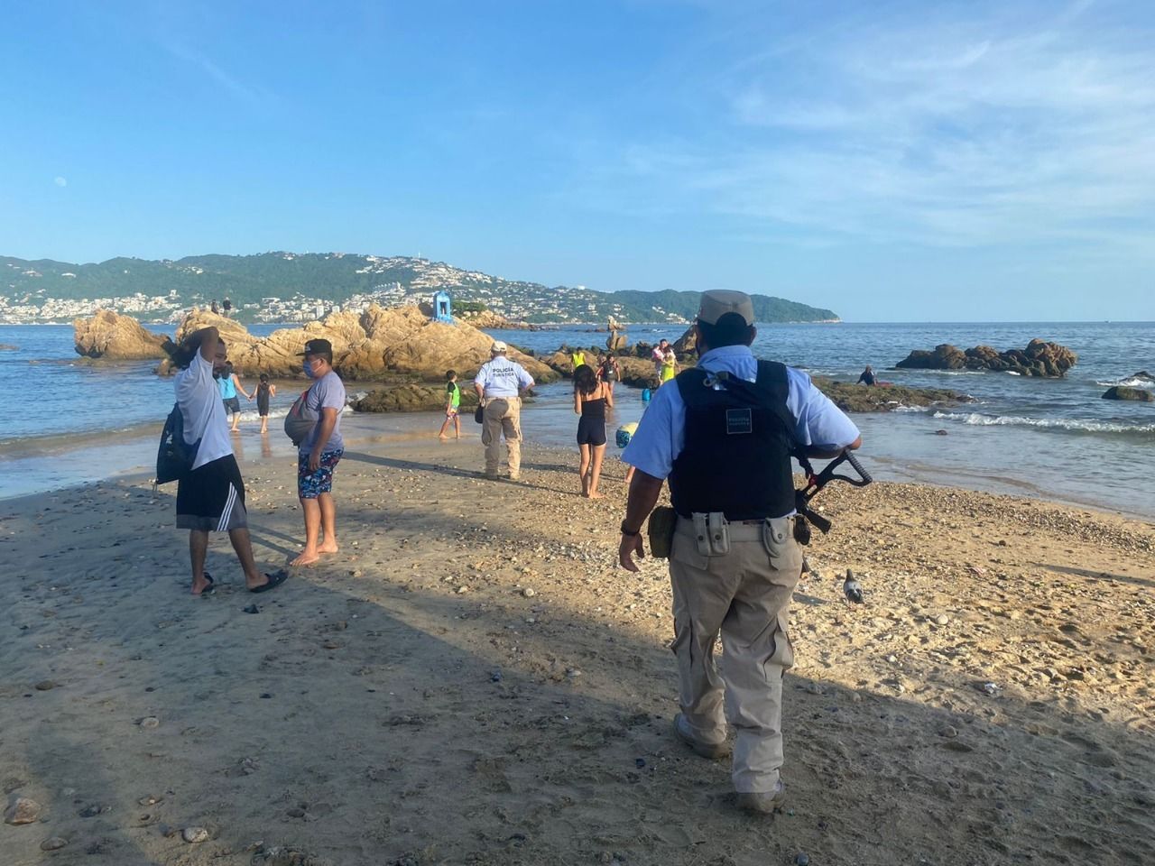 Despliega Policía Turística recorridos de concientización en playas
