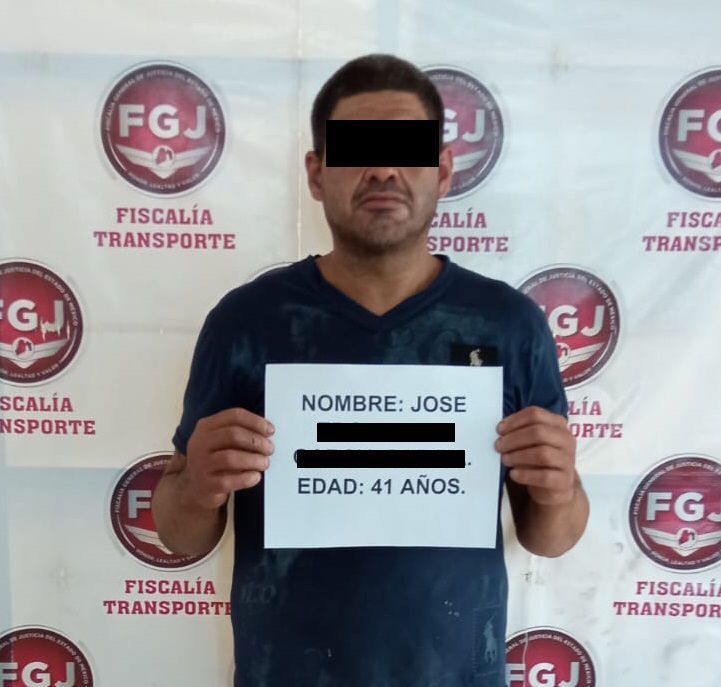 Policías de Ecatepec detienen a sujeto que asaltó a pasajeros de transporte público

