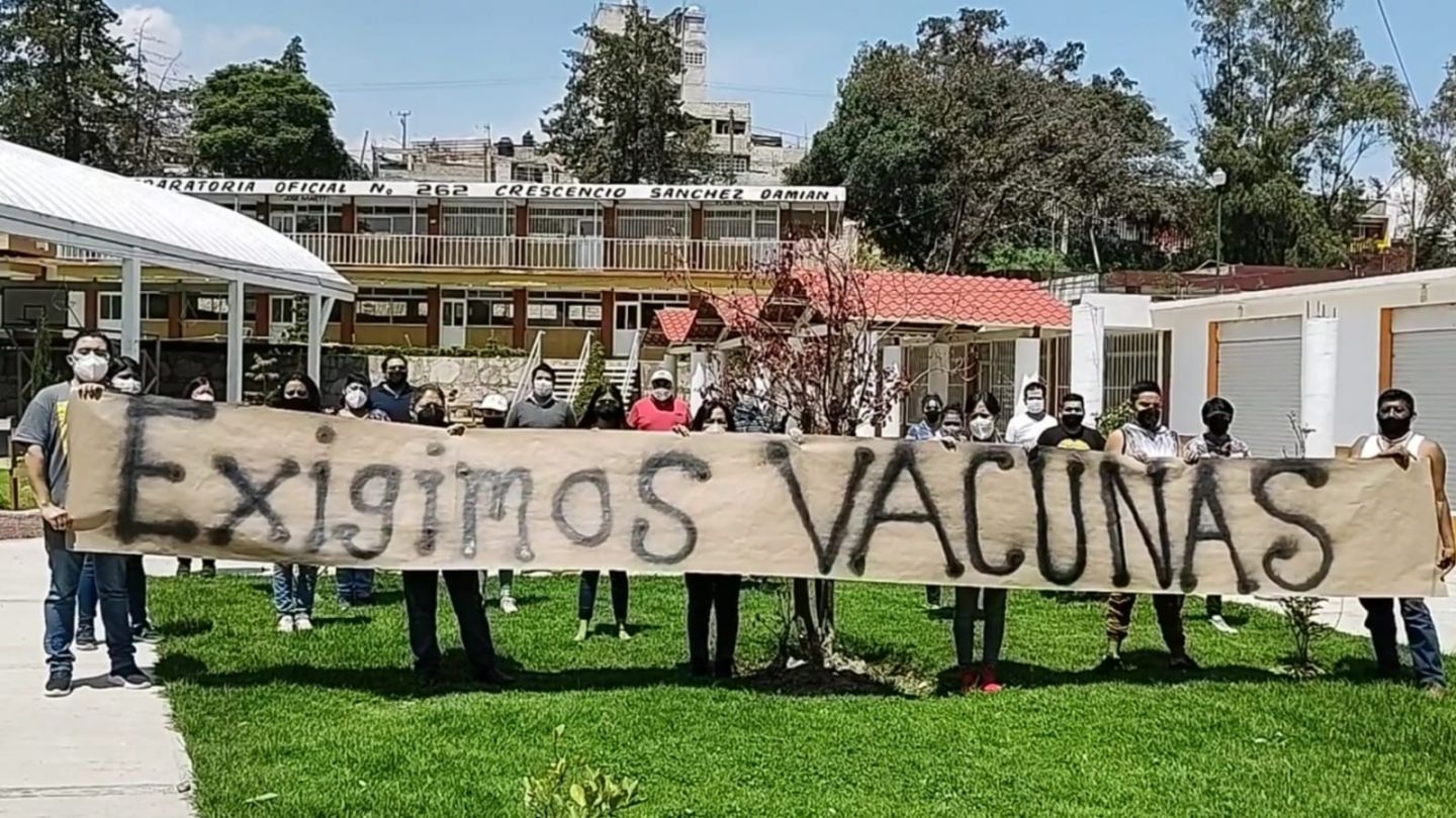 #Estudiantes de Villa Nicolás Romero  piden: ’vacunas sí, genocidio no’