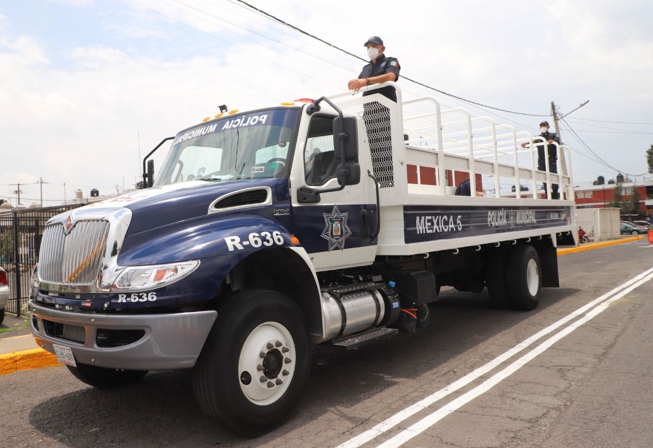 Gobierno de Ecatepec entrega camiones para labores de auxilio en situaciones de emergencia
