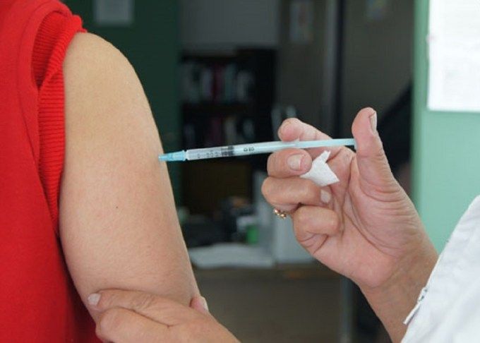 De 40 a 49 años la vacuna anti COVID a partir de este lunes en 20 municipios