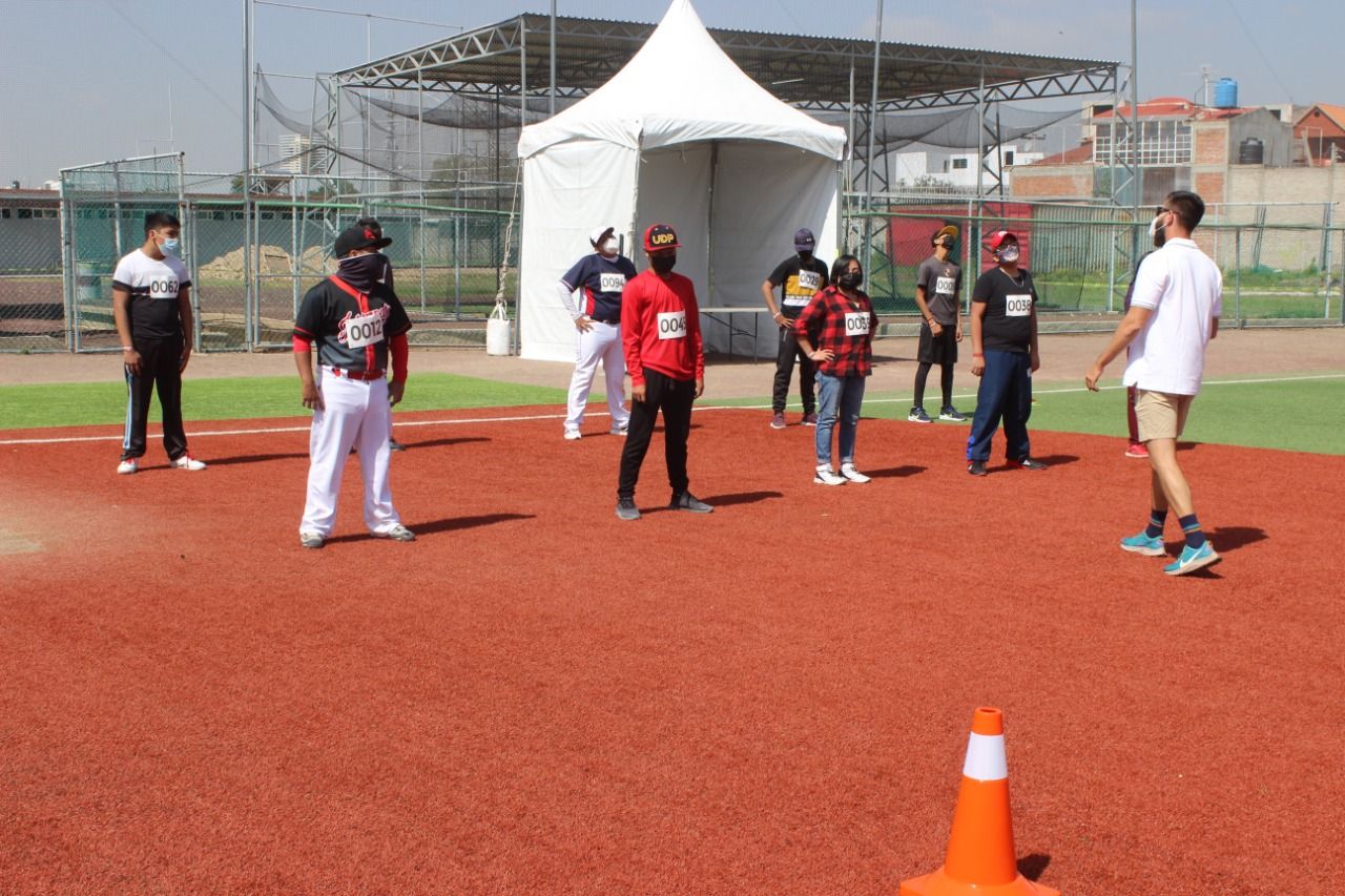 En los campos de béisbol de Texcoco se realizaron las pruebas a aspirante al  bachillerato tecnológico de educación y promoción deportiva