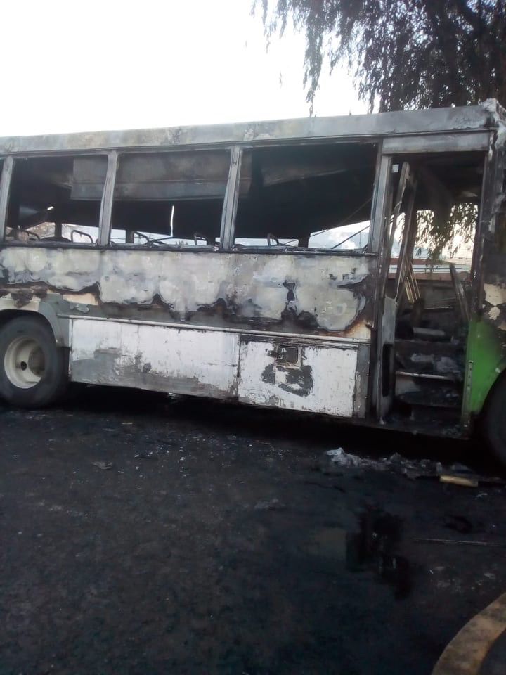 #Presuntos extorsionadores le prendieron fuego a un camión de pasajeros en Ecatepec