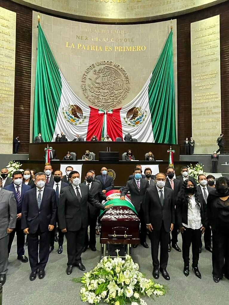 Cámara de Diputados realiza homenaje de cuerpo presente a René Juárez Cisneros