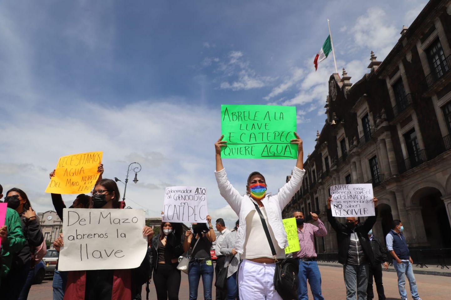 #Alcalde de Ecatepec y vecinos exigen a Del Mazo Más agua