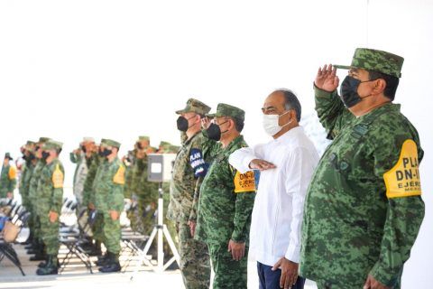 Asiste Héctor Astudillo a ceremonia de Posesión al Cargo y Protesta de Bandera del nuevo Comandante de la Novena Región Militar

