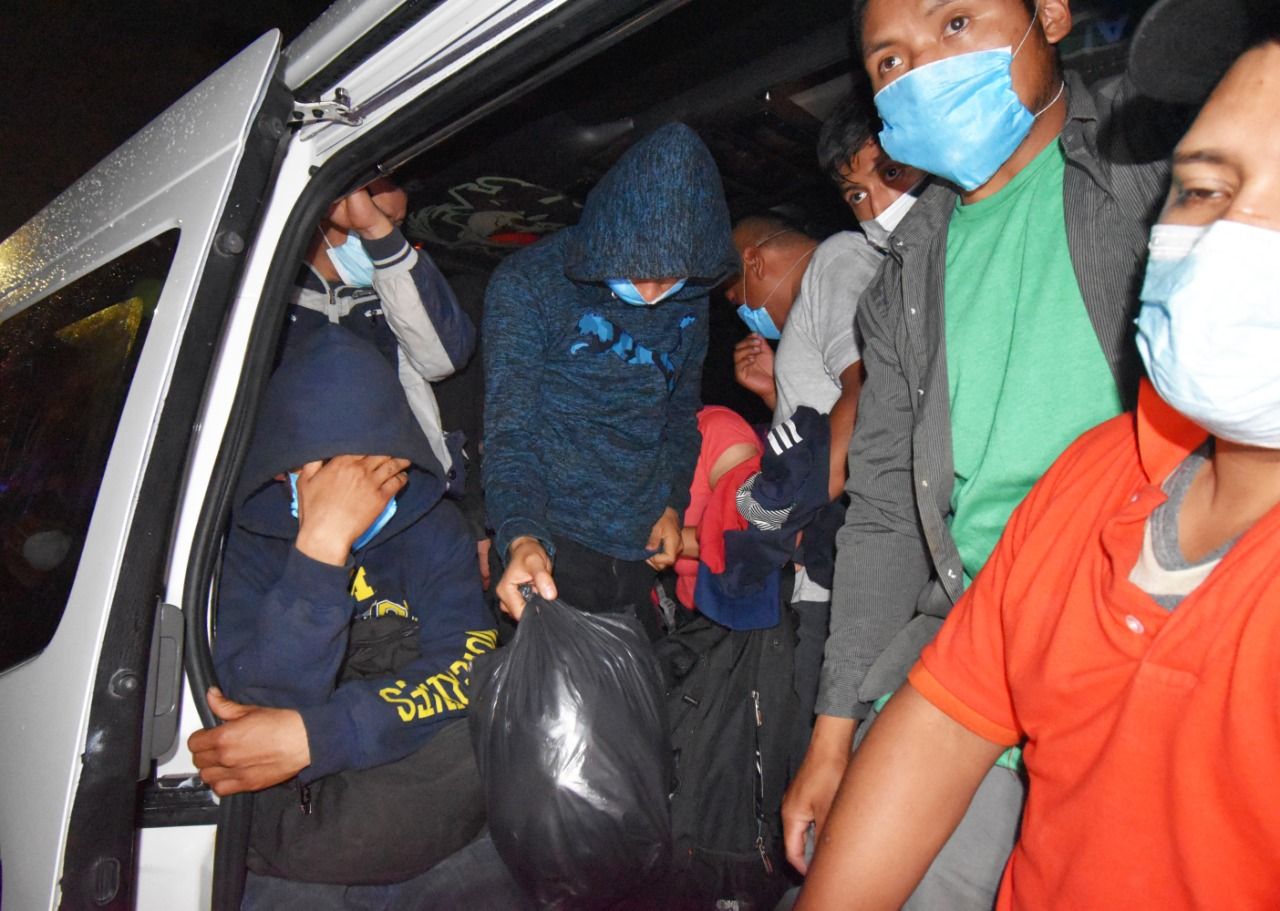 #En Ecatepec rescatan a 25 migrantes centroamericanos. un pollero detenido