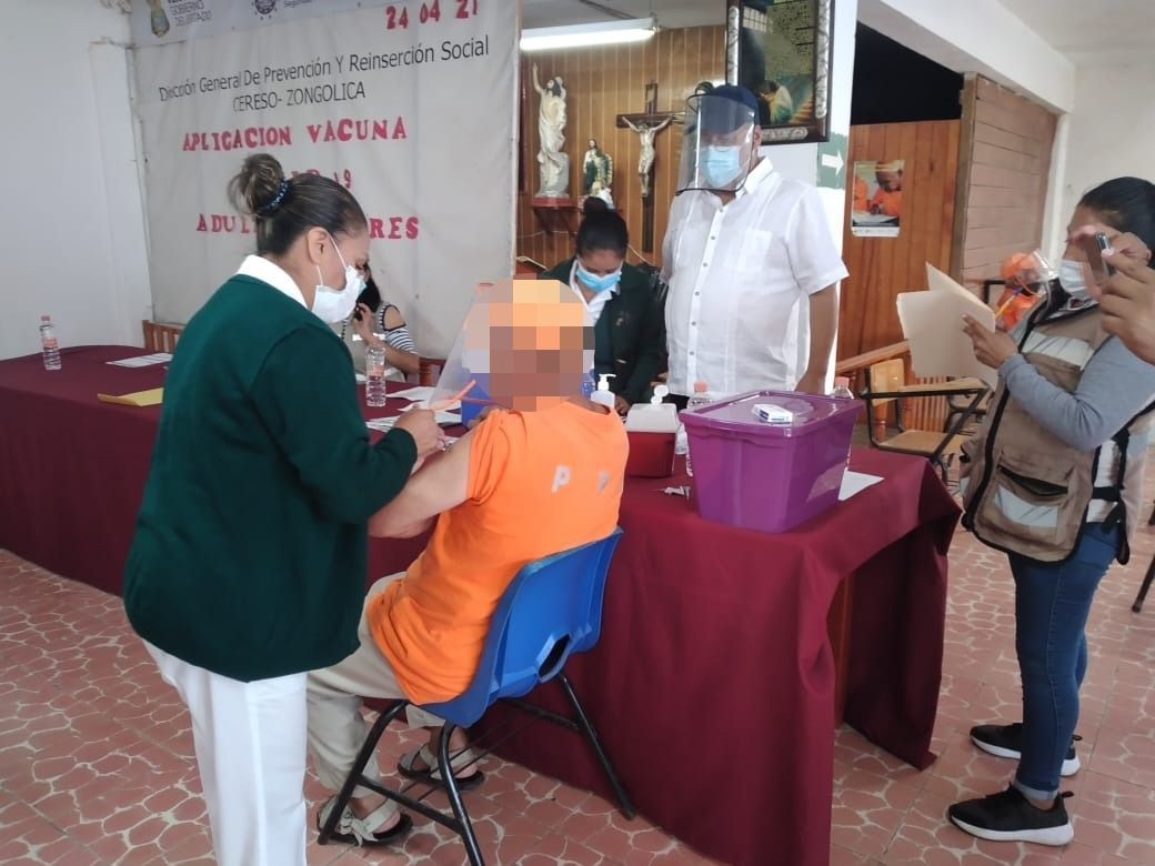 Vacunan contra el Covid-19 a población penitenciaria en Veracruz.