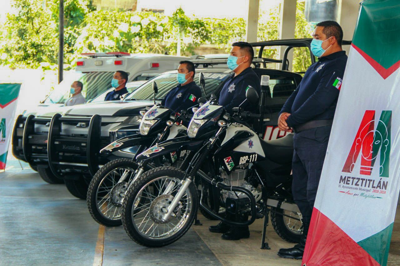 Entregan vehículos especiales a cuerpos de emergencia y videocámaras de vigilancia en el municipio de Metztitlán