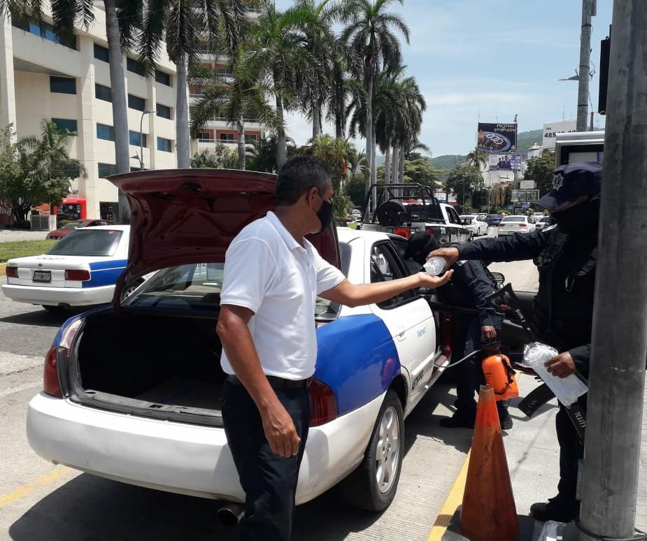 Reconocen taxistas acciones sanitarias implementadas por el Gobierno de Acapulco
