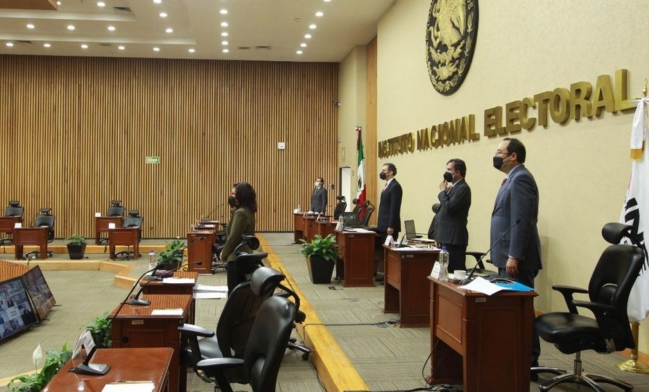 INE aprueba distribución de curules en San Lázaro; Morena, PT y PVEM logran 278