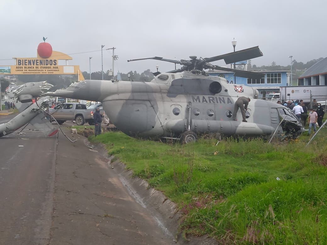 Se desploma helicóptero de la Marina en Agua Blanca, Hidalgo