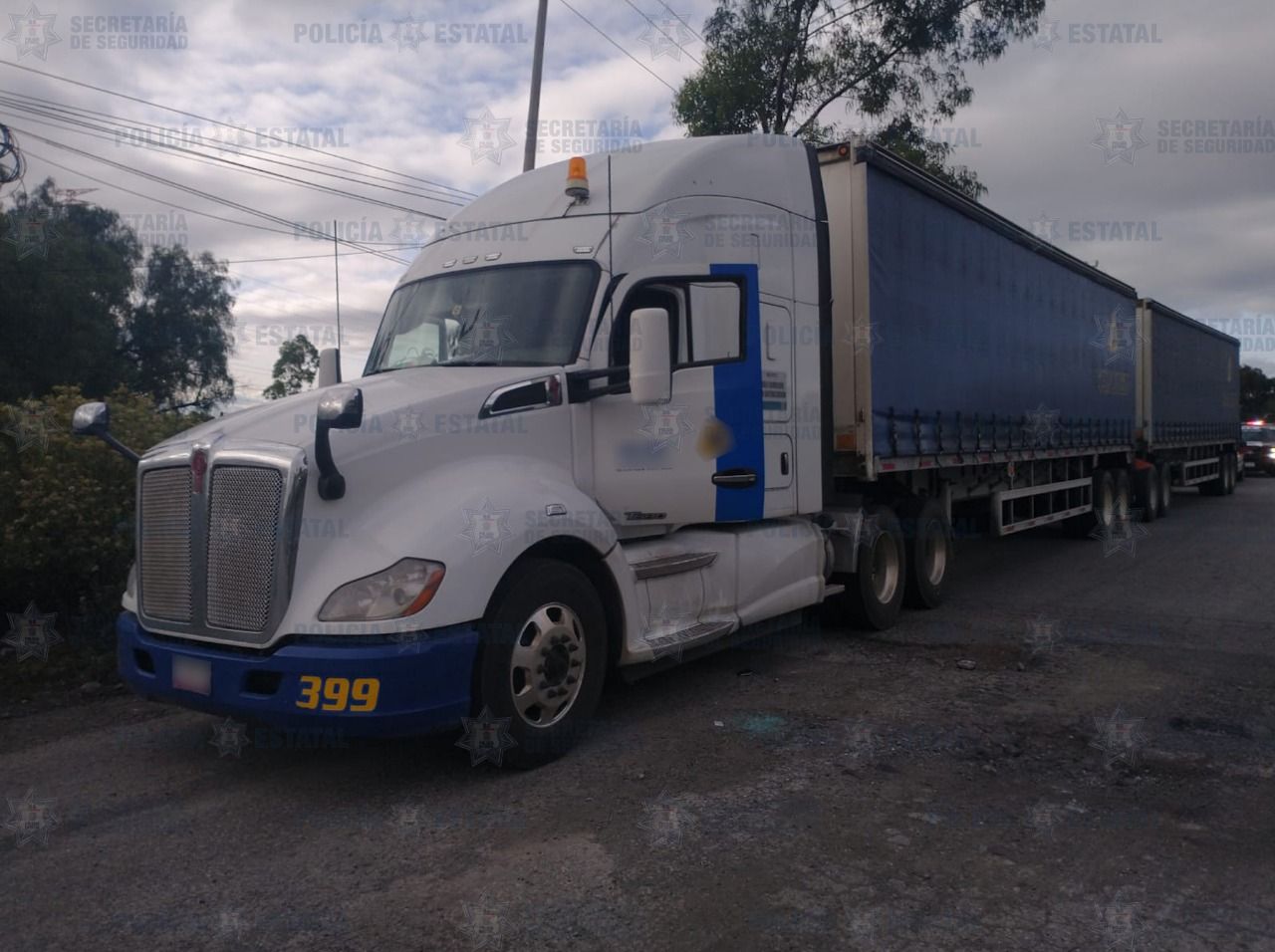 Huehuetoca, Estado de México, 26 de agosto de 2021

 
#Recuperan tractocamión reportado como robado con mercancía en Huehuetoca  