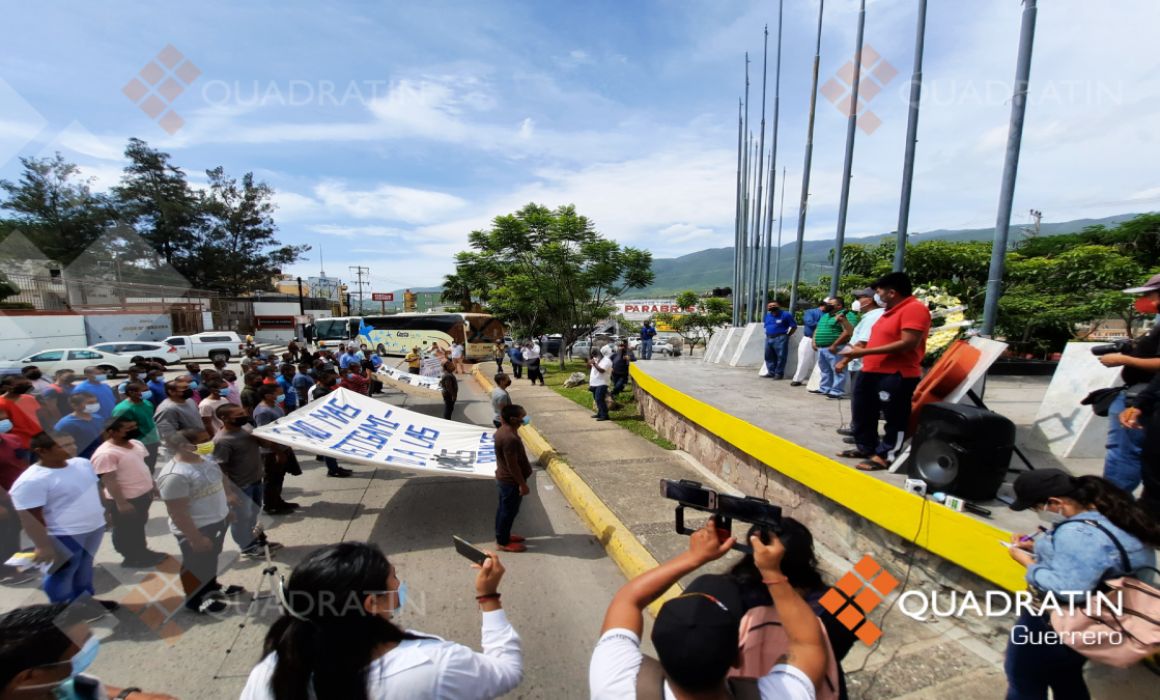 Reprochan a López Obrador en Chilpancingo nulo avance en caso Ayotzinapa 