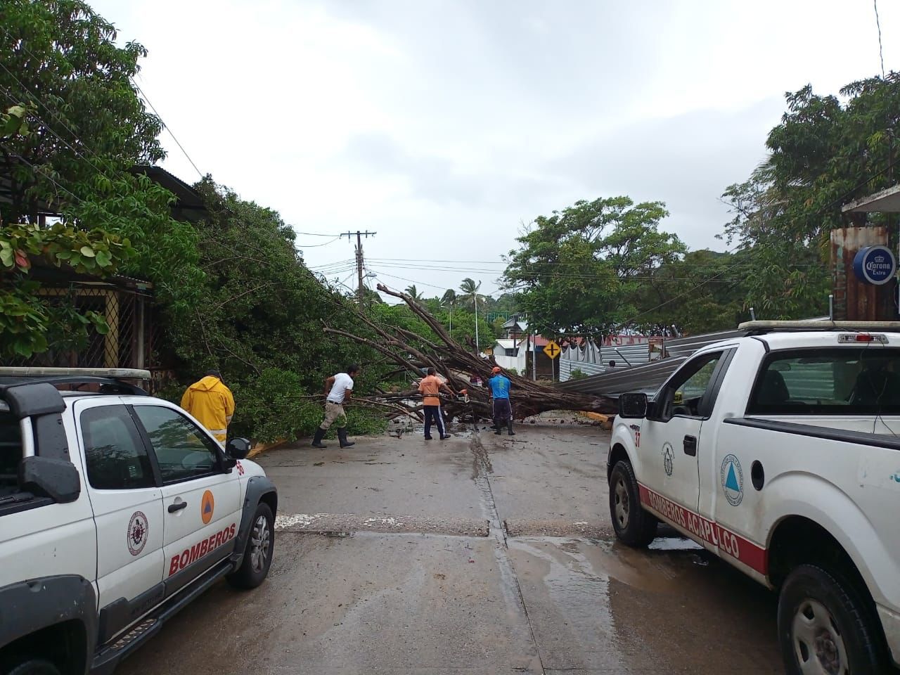 Continuarán lluvias intermitentes en Acapulco, informa Protección Civil 
