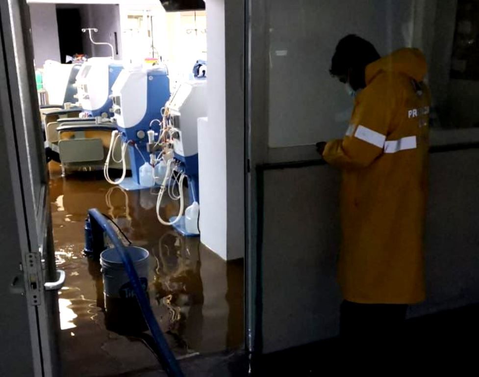 Fallecen dos personas por lluvias en Hospital General de Ecatepec
