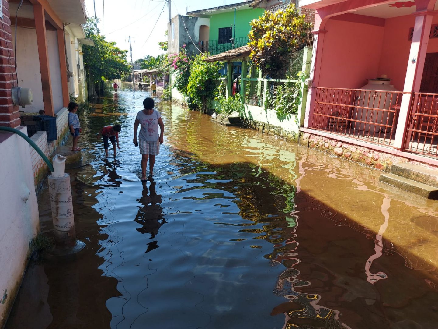 Piden a alcalde de Benito Juárez que de la cara por inundaciones en Las Tunas
